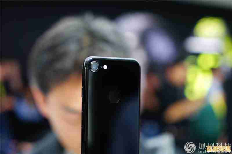 苹果7尺寸优势揭秘:为何小屏爱好者仍视其为智能手机最佳选择 苹果7尺寸优势揭秘:为何小屏爱好者仍视其为智能手机最佳选择