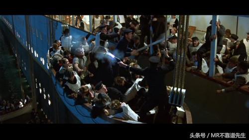 弹跳躲闪人"玩法如此丰富，难道你不想挑战船长救人的刺激关卡？